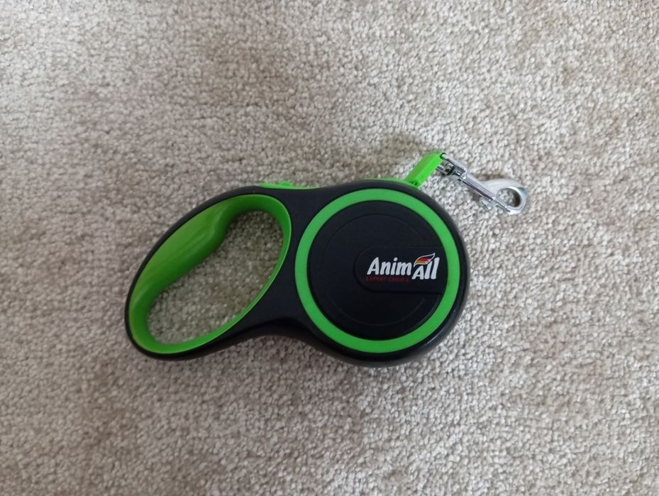 Нашийники, поводки, шлеї, щітки