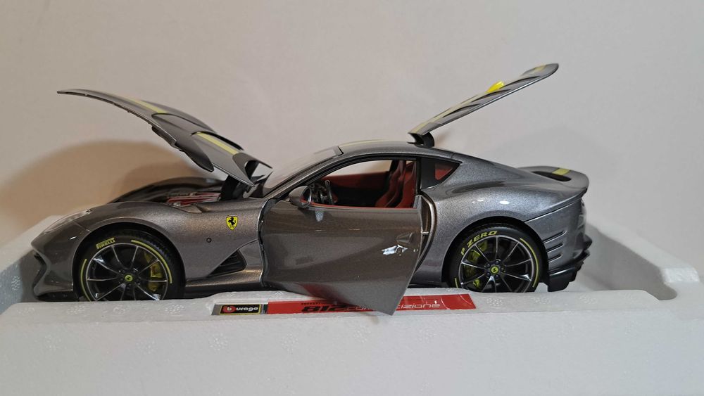 1/18 Ferrari 812 Competizione cz - burago Signature