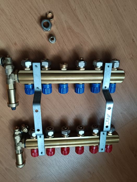 Rozdzielacz 6 sekcji PEX 16