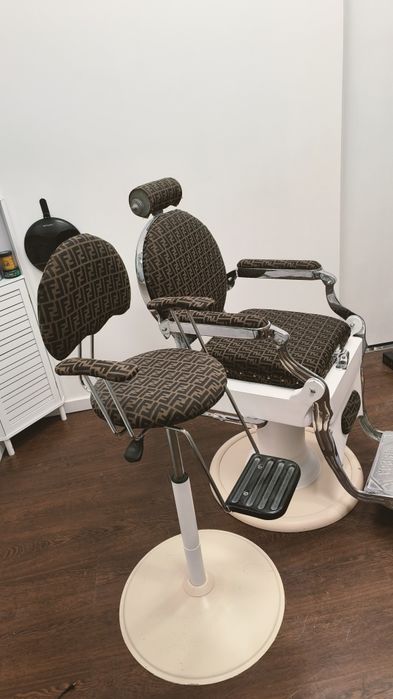 Cadeiras Barbeiro restauradas e personalizadas da marca FENDI