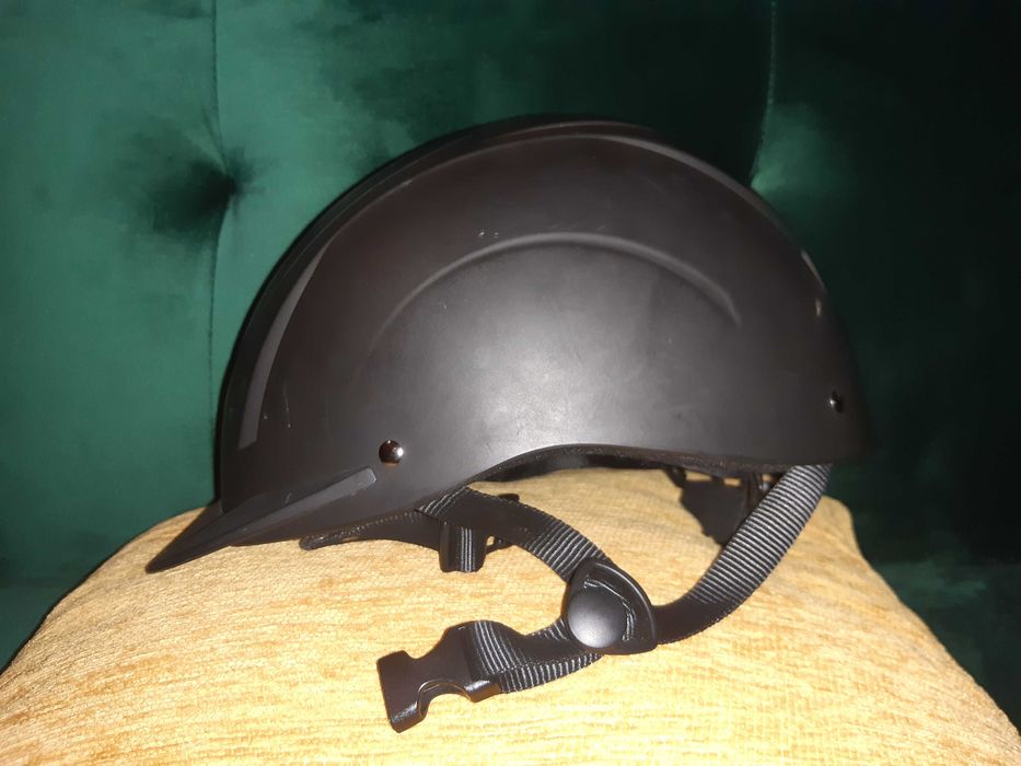 Equitação: capacetes e luvas para criança