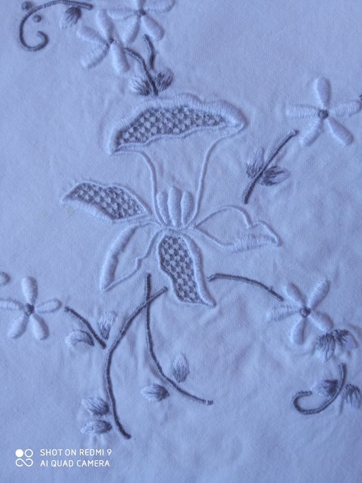 Lencois bordados a máquina pedal