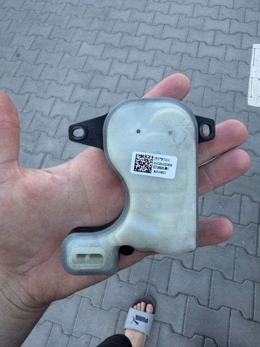 Tesla 3 5-ти ходовий клапан