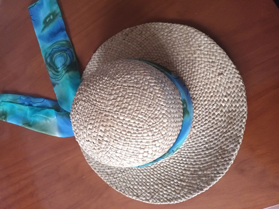 Chapéu com fita azul