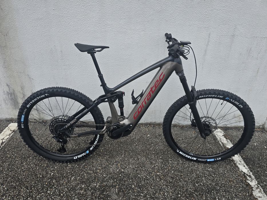 Bicicleta eletrica carbono com motor bosch