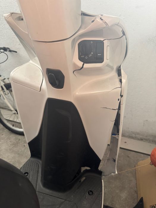 Scooter Honda Vision 110 acidentada