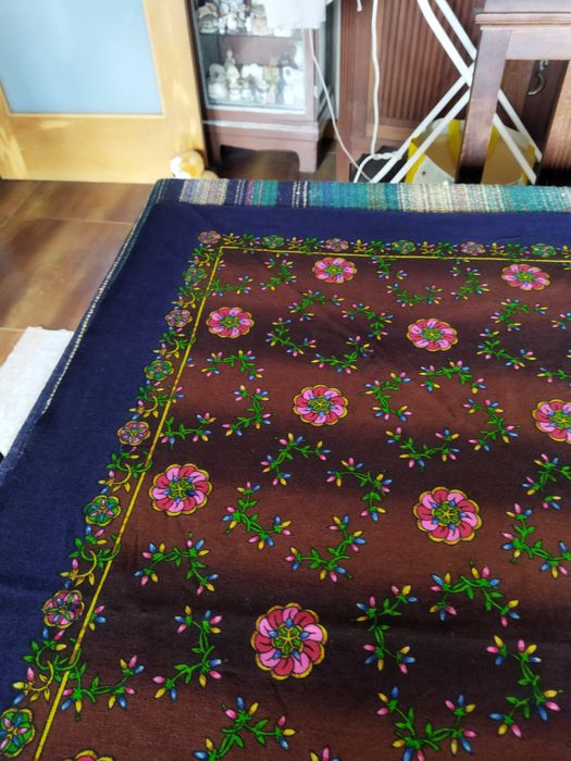Lenço antigo em lã  pura motivoos florais