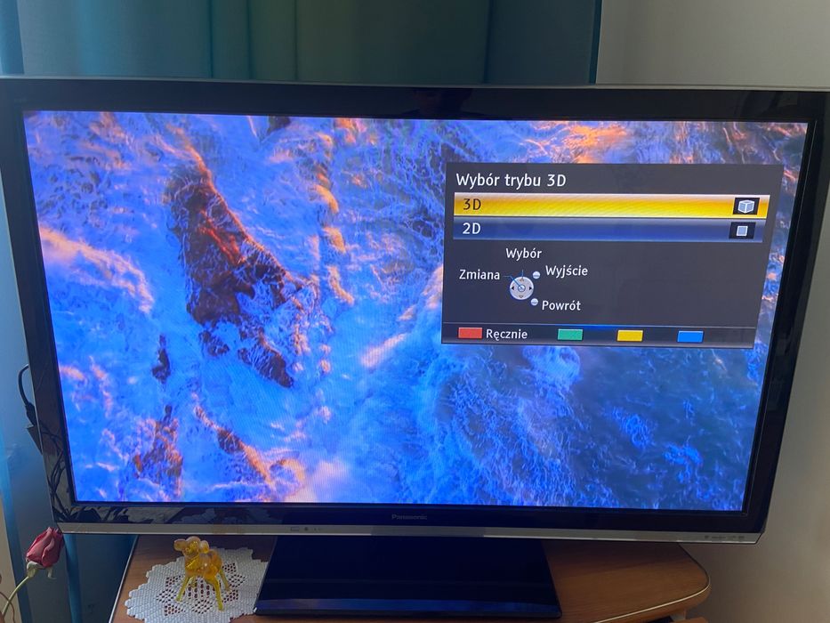 Telewizor 3D Panasonic TX-P42UT50E 42 cale + 2x Okulary 3D TY-ER3D4ME