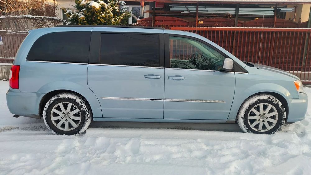 Chrysler Town & Country Touring niski przebieg