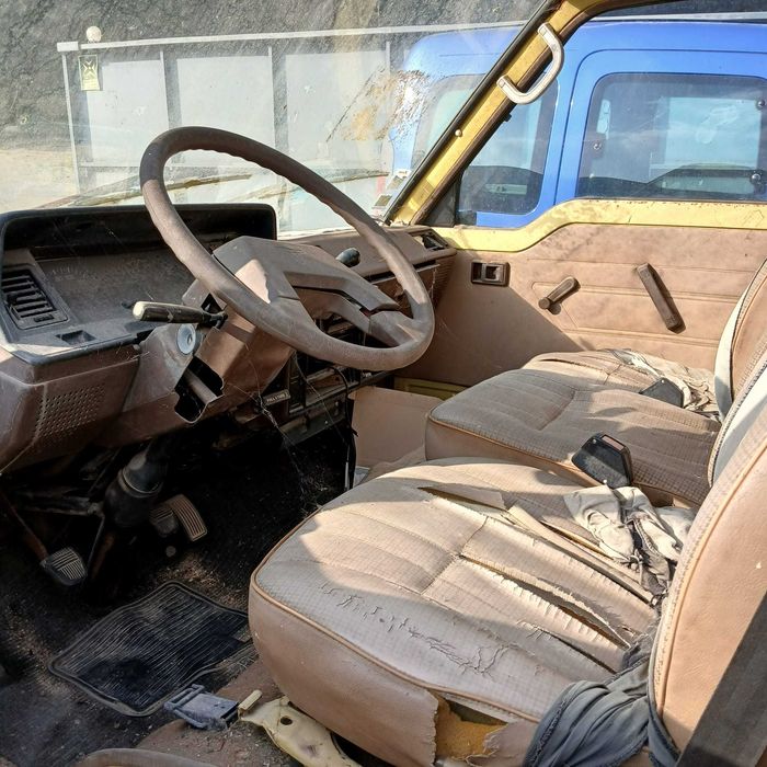 Toyota Hiace 2.4D-4D de 1990 - Peças Usadas