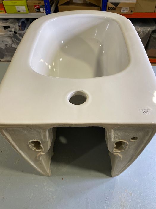 Bidé suspenso Ideal Standard Thesis com fixações ocultas - Silk White