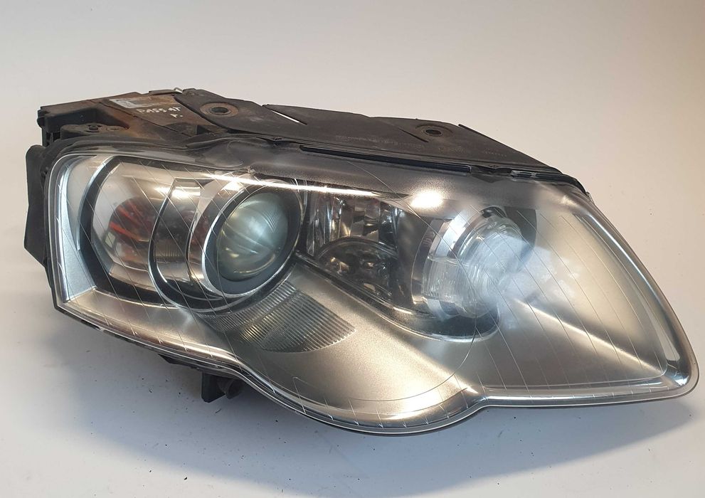 Reflektor prawy xenon Vw passat B6 2007r.