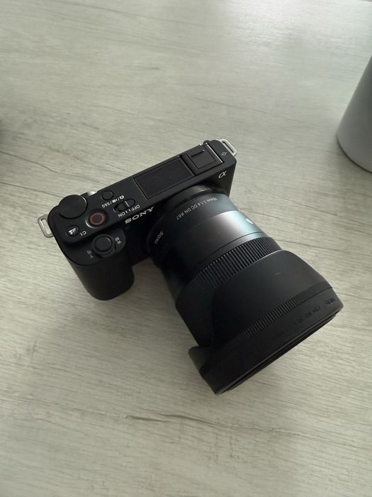 Sony ZV-E10 + Sigma 16mm f/1.4 DC DN