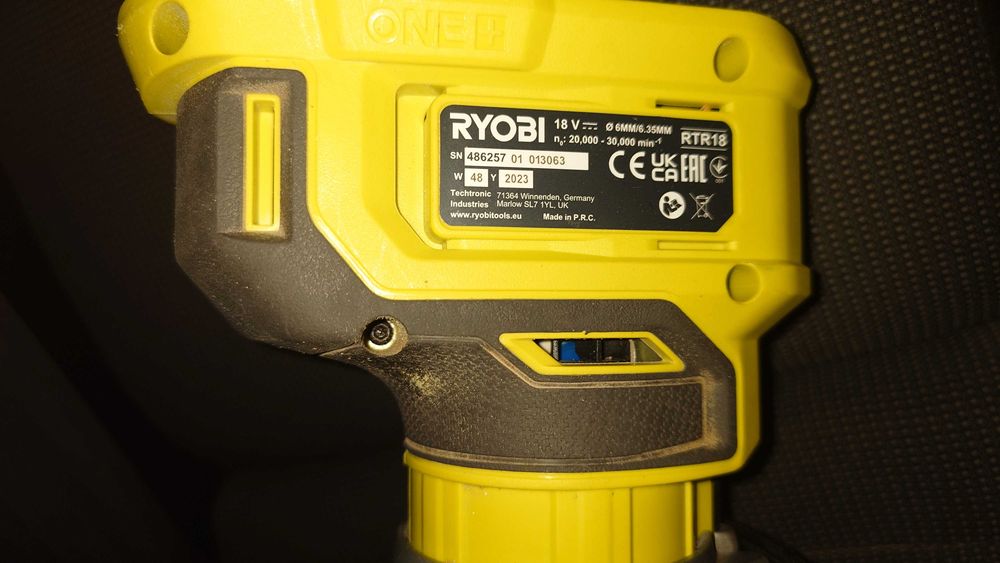 Fresadora Ryobi (RTR18) de 18volts