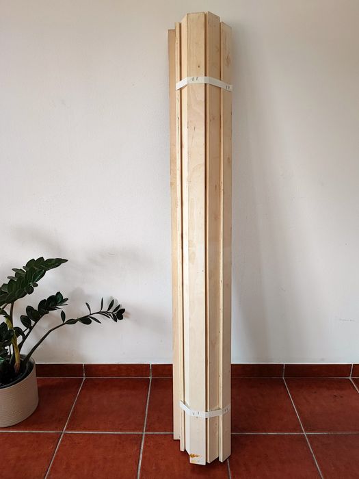 Base em madeira maciça para cama de casal, 160 x 200 cm.