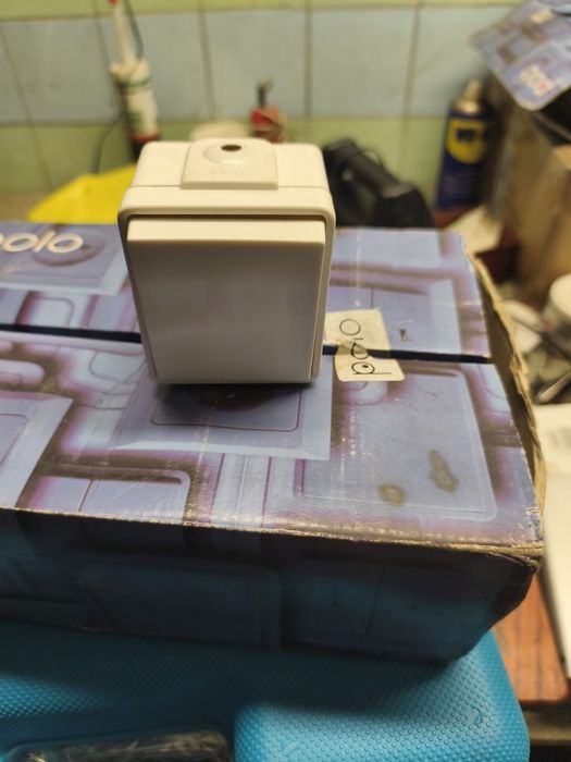 Włącznik natynkowy pojedyńczy POLO