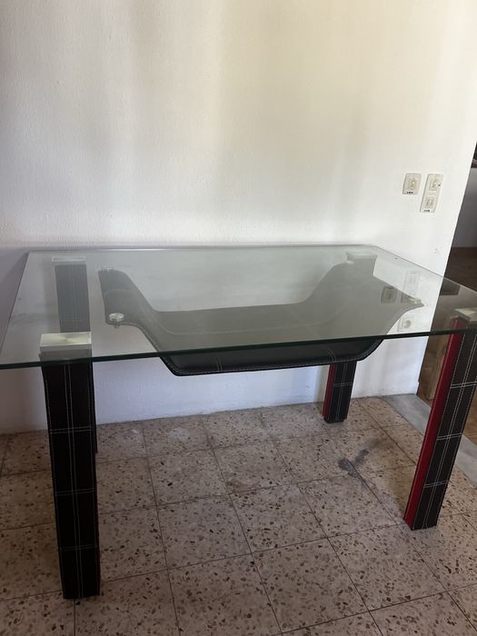 Mesa vidro forrada