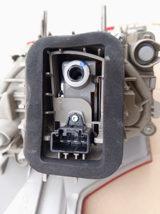 Lampa prawa Tył Ford B-Max 2014