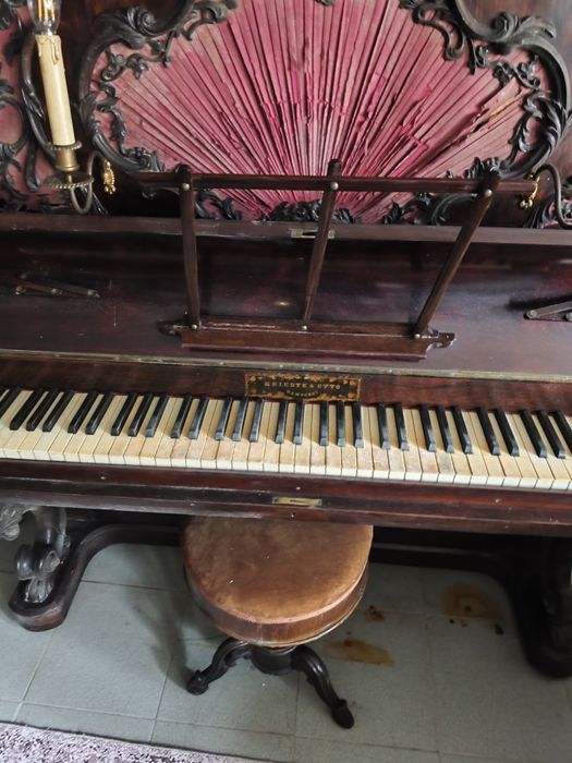 Piano vertical antigo sec XIX