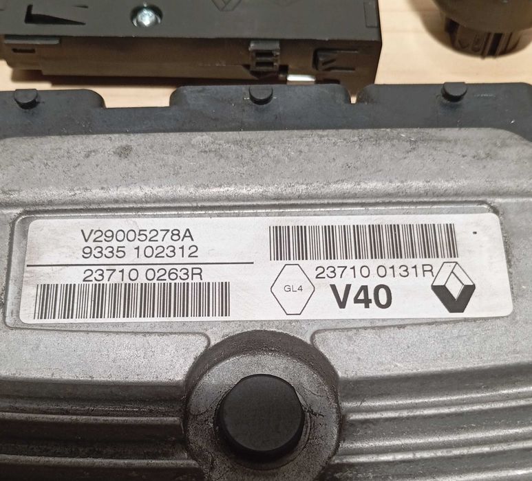 ЕБУ, Блок управління двигуном Renault Megane 1.6b 237100131R
