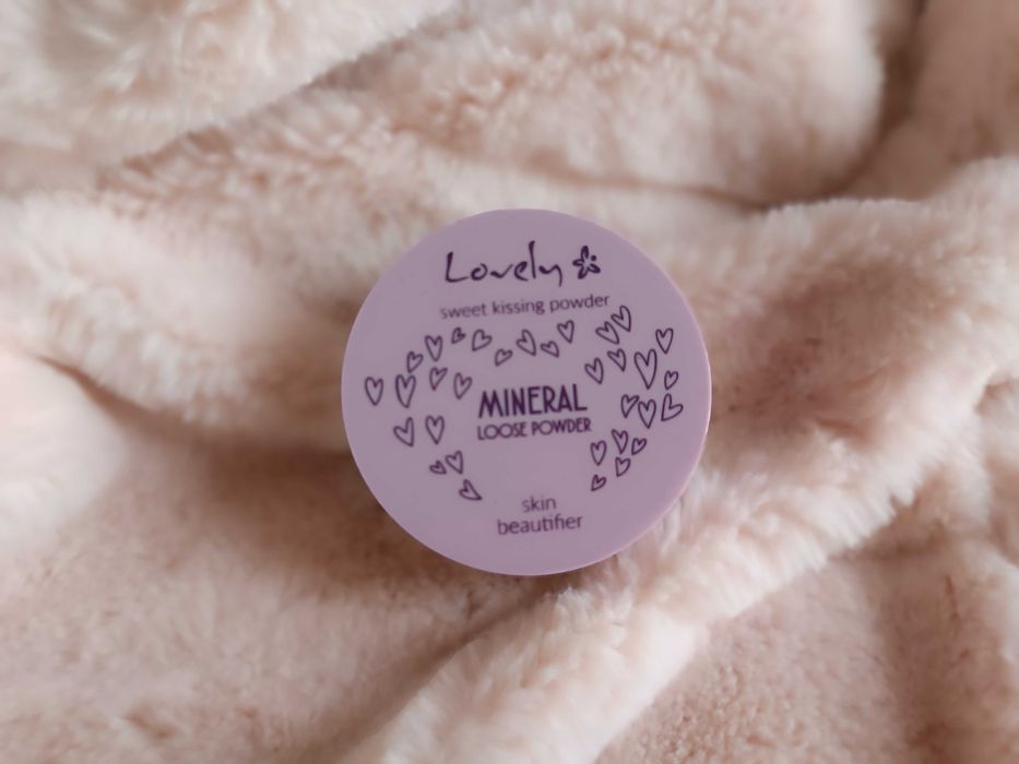 Puder Lovely Mineral loose power matujący Nowy