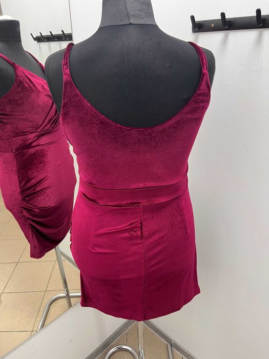 Bordowa sukienka na ramiączkach roz.XL