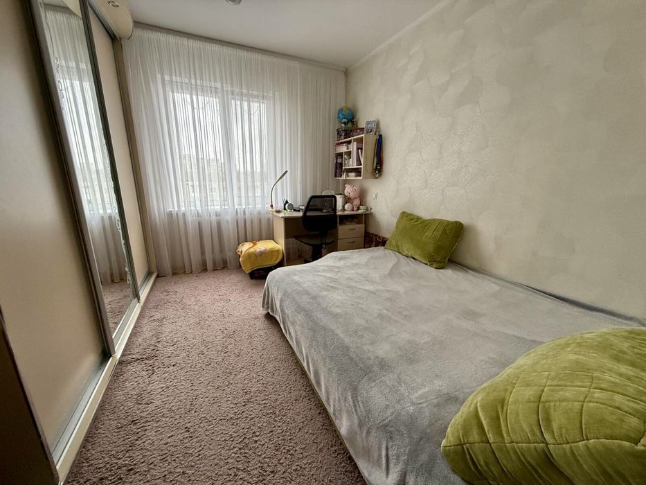 Продається 2 кімнтна квартира з ремонтом вул.Безручка