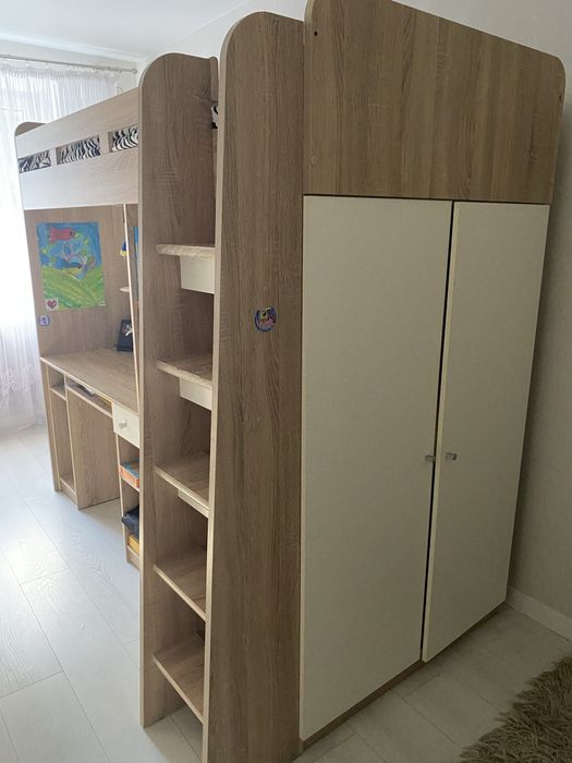 Ліжко Юніт,стіл,шафа,матрац.Хороший стан.