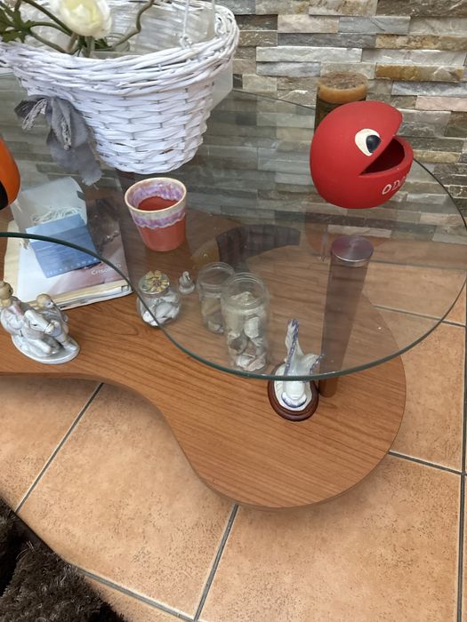 Móvel de sala ou de hall de entrada em madeira e vidro