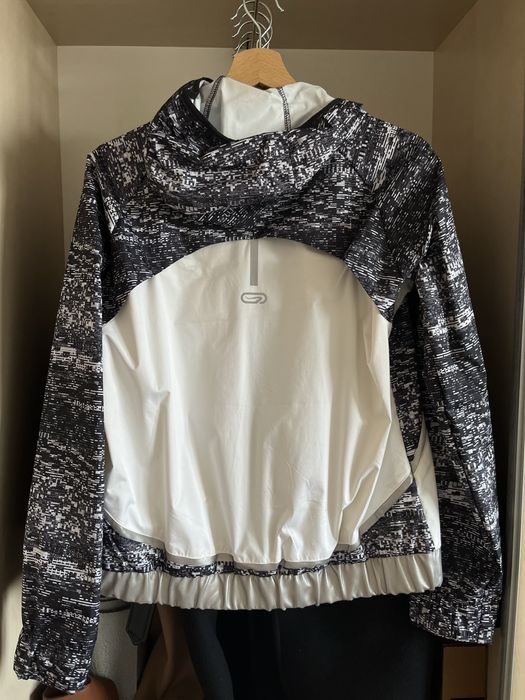 Kurtka sportowa wiatrówka do biegania Decathlon