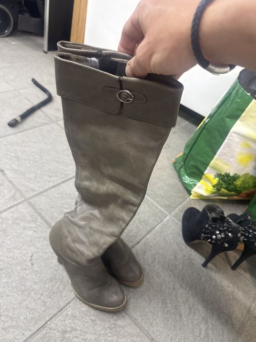 Botas altas 36 cinza claro de pele