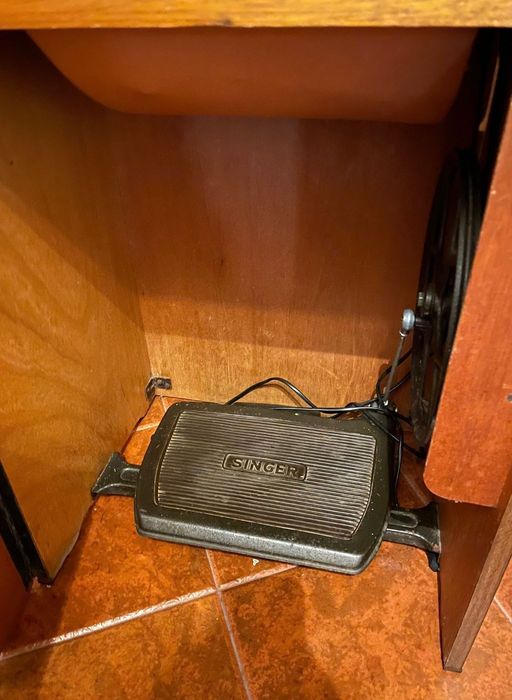 Máquina de costura antiga -  Singer