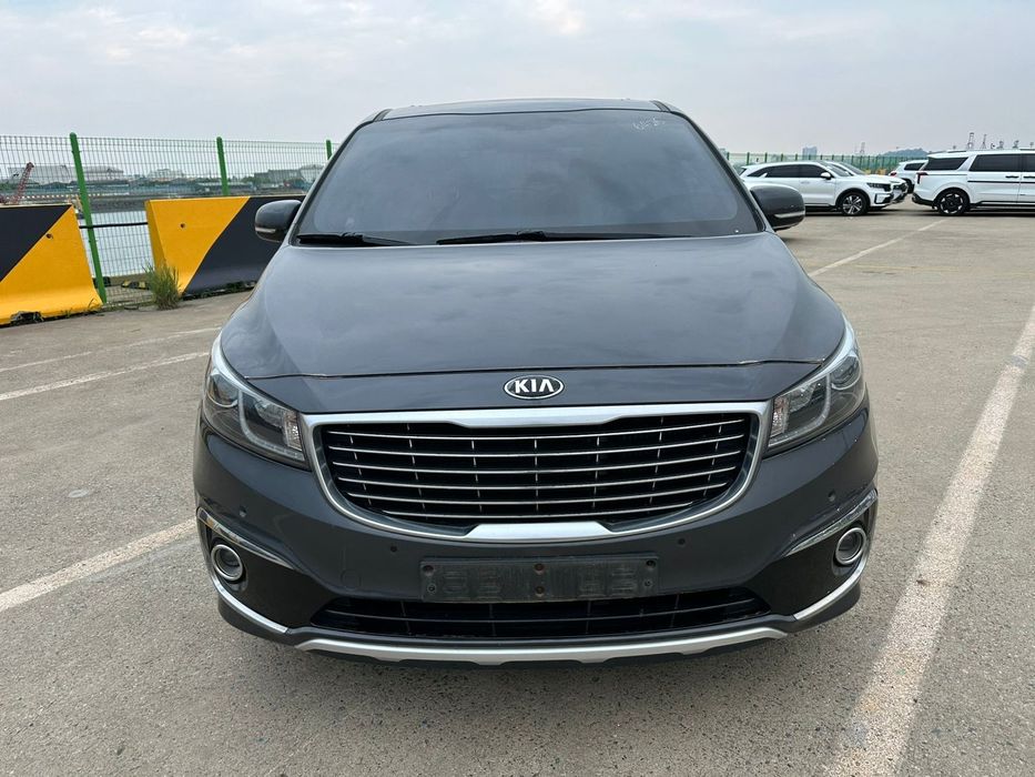 продаж Kia Carnival в гарному стані