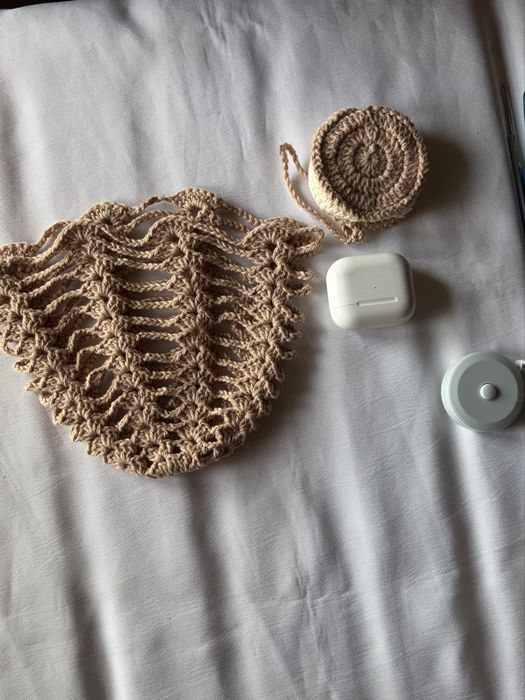 Conjunto Crochet Headpiece + Porta-Fones | Feito à Mão | Bege