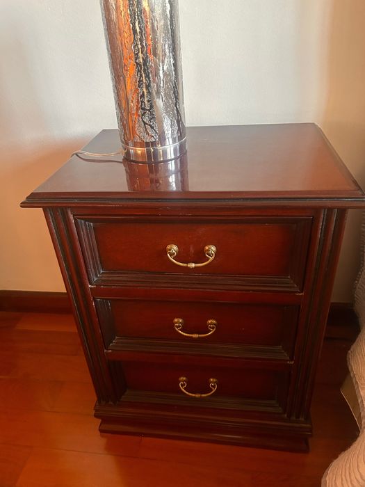 Mesas cabeceira e cómoda com espelho madeira maciça