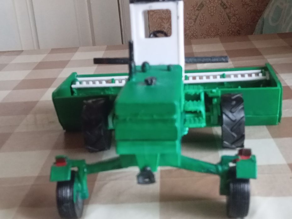 3D-друкована модель комбайна (ручна робота)