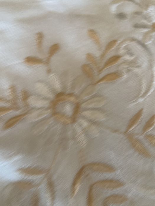 Toalha de mesa redonda com guardanapos