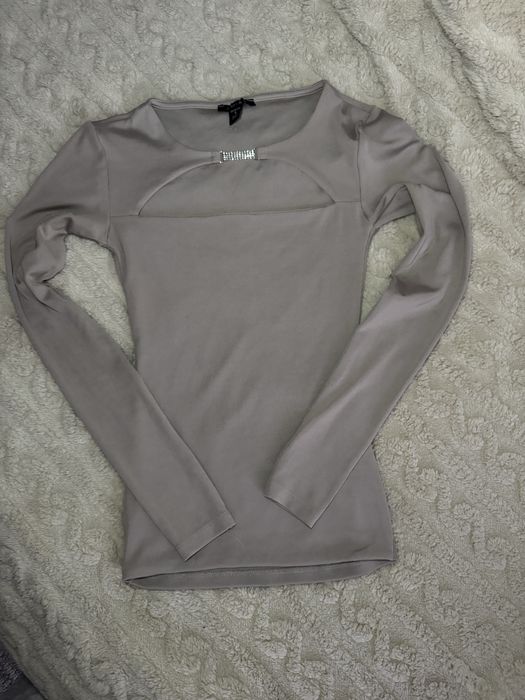 Дуже красива кофта, нарядна, в обтяжку.