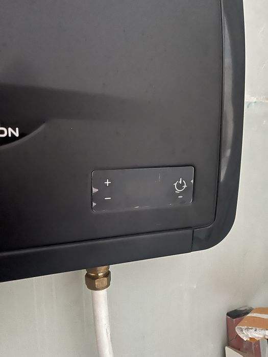 Przepływowy ogrzewacz wody Ariston Aures pro 18 eu siła 18kW