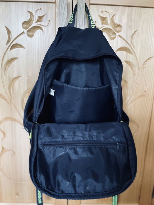Plecak Reebok, granatowy. Wygodny, lekki. Do szkoły.