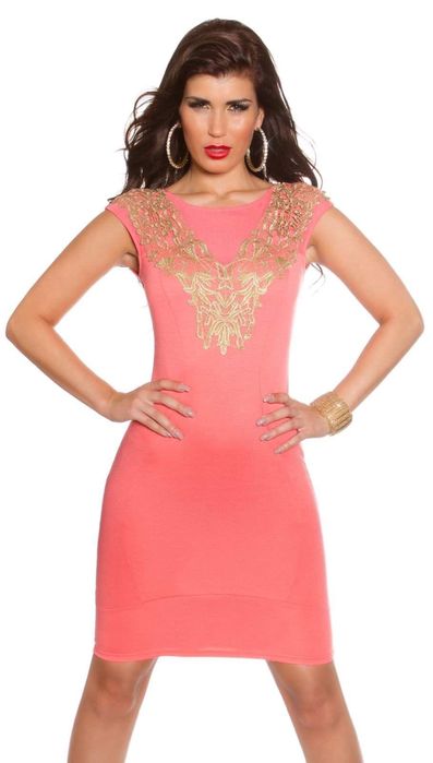 Vestido com Rendas Douradas