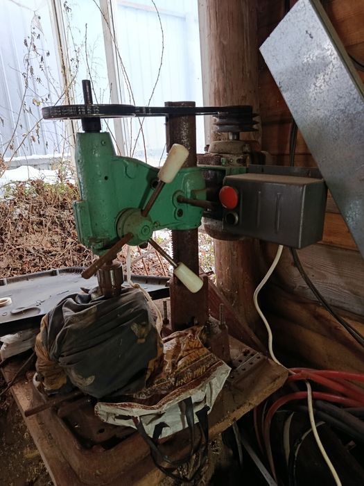 Продам настолну сверлилку