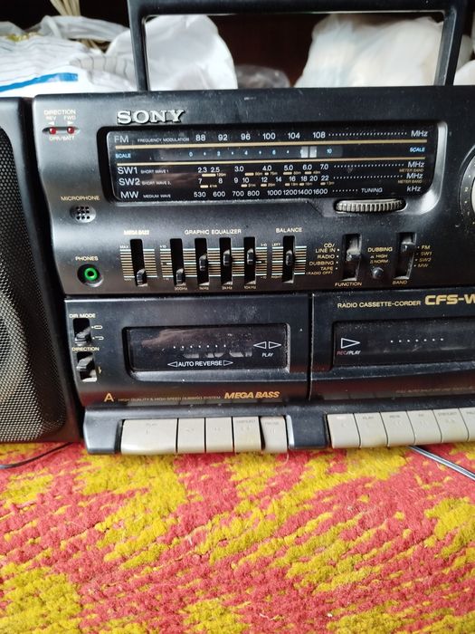 Продам Магнитофон Sony cfs-w475s