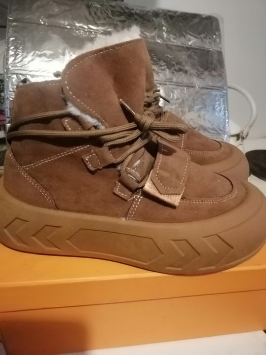 Продам женские зимние кеды,ботинки.