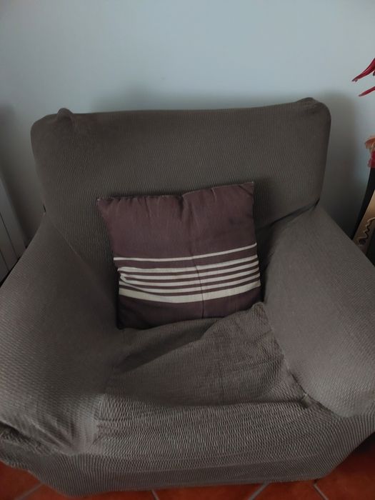 Vendo sofá 3 lugares mais sofá de 1 lugar