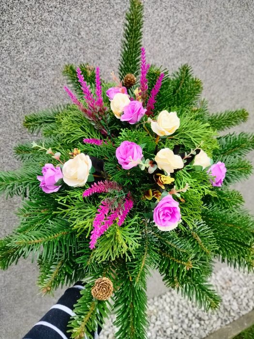 Stroik na cmentarz grób