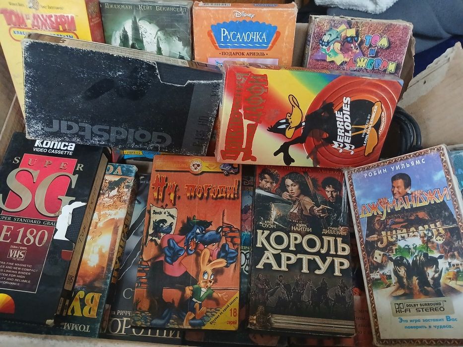 Відеомагнітофон робочий касетний.200 грн