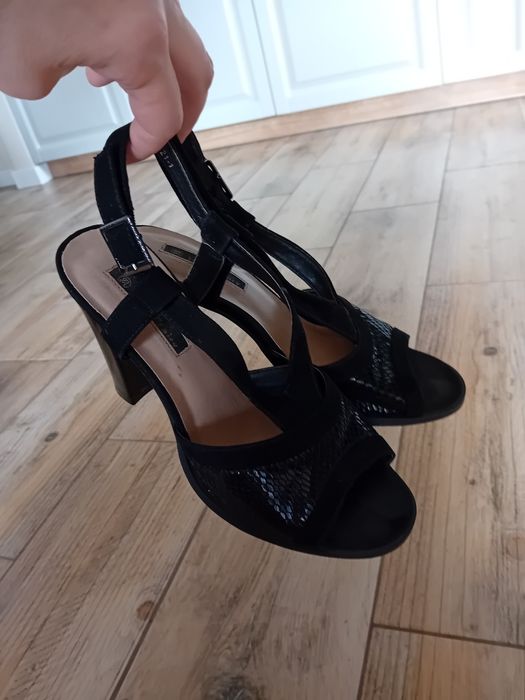 Śliczne sandaly damskie jak nowe 39