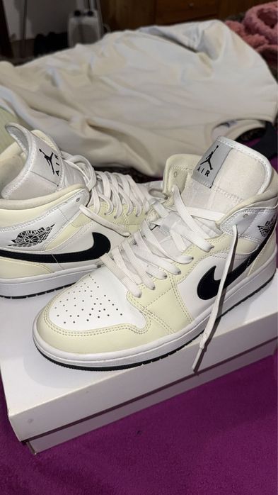 Jordan One branco,preto, bege