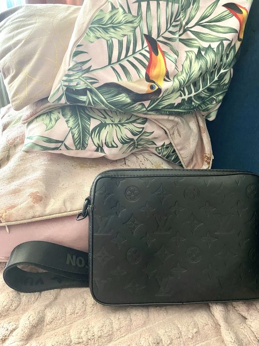 louis vuitton torebka listonoszka czarna